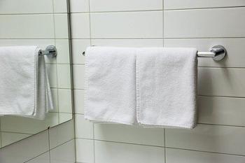towel and it reflection in the mirror