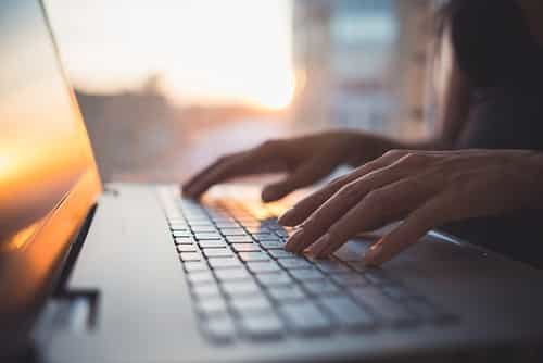 Person blogging